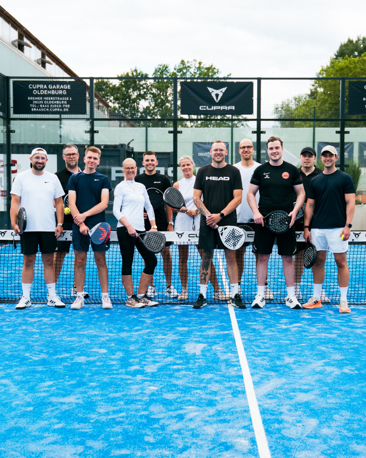 Zwei Spieler nach dem Match — echte Verbindung im NETWORK
