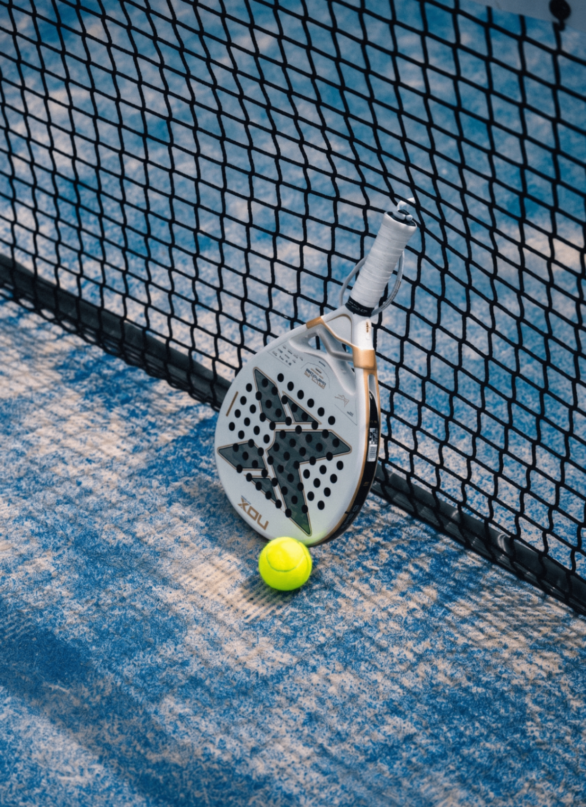 Padel Event am Abend mit sportlicher und sozialer Atmosphäre